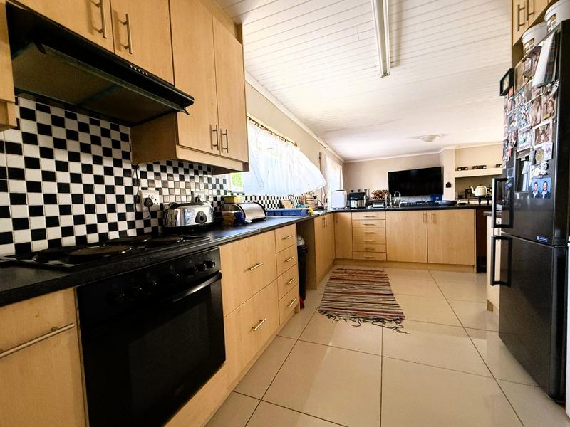 4 Bedroom Property for Sale in Bergzicht Western Cape